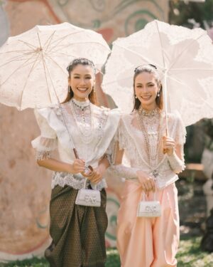 Aniporn Chalermburanawong Instagram - สวัสดีปีใหม่จ้าววว🥹🤎