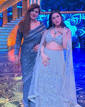 Anisha Hinduja Instagram - Kundali Bhagya has just not been just  a show for me ,i’ve lived the character of Rakhi Maa Each day . I’ve genuinely felt the emotion for every child of mine . We laughed, we enjoyed we cried,,,,, all together. We even fought at times but all got sorted . We were a team . But as they say nothing lasts forever. This Goodbye ,,,,,,, i swear is the hardest one . 
Love you all a lot . I wish i never had to say this 
Bye Bye @kundali Bhagya 
A big thanks to @ektarkapoor@shobhakapoor @verunbabbar @muktadhond @jassi.k15 @beinganilnagpal @zeetv @kavi_nagpal @sahil.sharma540 
Each unit member, my lightmen , my spot dadas , my dress department, my setting department , my DOP’s, i am so fortunate to work with all of you . God bless each one of us ❤️❤️❤️❤️❤️❤️
Signing off Rakhi Luthra