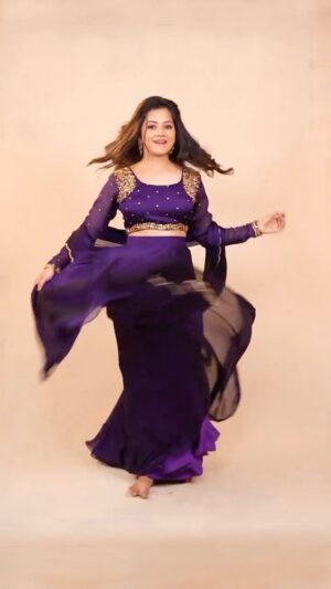 Anitha Sampath Instagram - Paneer soda is here😍😍
Wearing beautiful Diwali collections from @deepoodesigners.in ✅
Pick your favourite from 1-10😍

Concept @official_anithasampath
Cameo & edit @itsme_pg 
Makeup @aarthy_hairandmakeup 
Hairdo @shalini_hairartist 

Anitha Sampath reels🫶🏻
ASR💜

#trendingreels #trending #viral #kulukivachacocacolapola #kulukivacha #anithasampath #vijaytv #suntv #biggboss #hotstar #vijaytelevision #vijaytvserial #deva #thalapathy #thalapathyvijay #90skid #90s #diwalicollection #lehenga #ootd #makeupartist #diwalidress