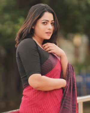 Anjali Rao Instagram - Some random clicks by : @viki_pixer
