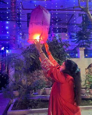 Anjana Singh Instagram - _*आपको व आपके  स्नेहीजनों को  दीपोत्सव/दीपावली/लक्ष्मीपूजा/कालीपूजा की अशेष शुभकामनाएँ...*_💐🪔

 *।।卐।। शुभ दीपावली ।।卐।।*
🪔
🪔
🪔
🪔
🧿🧿🧿🧿
#family ❤️
#diwalivibes✨❤️ 
@aditi13k15 
@anuraag7000