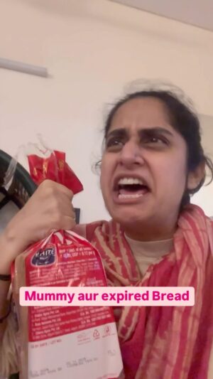 Ankita Sahigal Instagram - Khaaa la bread pakodey Jot! 
.
.
#reelkarofeelkaro #punjab #punjabi #mummy #funnyreels #food #bread