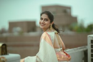 Ankita Sahigal Instagram - 🕊️
.
.
.
Photos by @joeysmovie 
Jewellery @suhana_art_and_jewels 
Bag @tanned_official
.
#saree