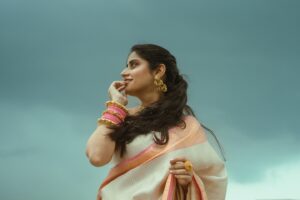 Ankita Sahigal Instagram - 🕊️
.
.
.
Photos by @joeysmovie 
Jewellery @suhana_art_and_jewels 
Bag @tanned_official
.
#saree
