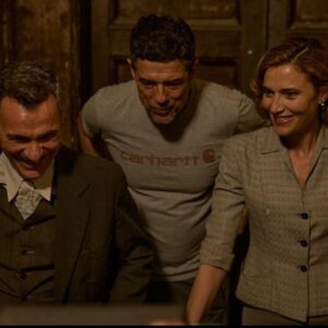 Anna Foglietta Instagram - Questi Fantasmi! 
Un film di Alessandro Gassman ❤️ tratto dal capolavoro di Eduardo de Filippo andrà in onda su Rai 1 in prima serata il 30 Dicembre 
Un testo del 1945 che compie 80 anni e che a dispetto del tempo non invecchia ma che anzi continua a far vibrare ogni corda dell’animo umano. 

Un grazie infinite a tutto il cast, meraviglioso cast…in Massimiliano Gallo e Alessio Lapice, coi quali ho interagito per la maggior parte, ho trovato due compagni di lavoro meravigliosi. Costruttivi, precisi, preparati, generosi…grazie ❤️
Applaudo Maurizio Casagrande , Gea Martire, Viviana Cangiano, Tony Laudadio.. siete speciali ❤️

Un grazie infinito a tutta la troupe per la concentrazione e la devozione. Siete sempre la parte nascosta ma più preziosa della costruzione del lavoro.

Un grazie alla produzione e in particolare agli amici di Napoli.. con voi tutto diventa teatro 

Un grazie alla Rai che investe nella conservazione del nostro infinito patrimonio culturale.. reinventandolo

Ma il grazie più grande va a Eduardo e alla sua capacità inarrivabile di scrivere per ognuno di noi e ad Alessandro che ogni volta che mi dirige riesce a far emergere qualcosa di inaspettato. Con lui mi sento sempre protetta. Grazie 
.
.
.
#questifantasmi
@rai1official 
@raiplay_official 
@picomedia.official 
@alessandro_gassmann_official 
@massimilianogallo_ 
@alessiolapice 
@vivianacangiano 
@maurizio_casagrande 
@tony.laudadio 
@antonello_emidi 
@martina_cossu_mua 
@mari_sansone_hair_dep 
@procaccinifabrizio 
@cirodisarno3778