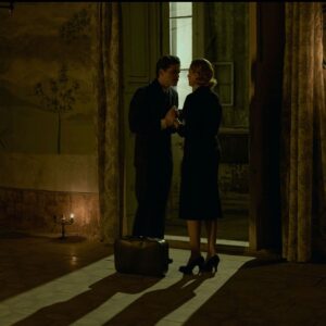 Anna Foglietta Instagram - Questi Fantasmi! 
Un film di Alessandro Gassman ❤️ tratto dal capolavoro di Eduardo de Filippo andrà in onda su Rai 1 in prima serata il 30 Dicembre 
Un testo del 1945 che compie 80 anni e che a dispetto del tempo non invecchia ma che anzi continua a far vibrare ogni corda dell’animo umano. 

Un grazie infinite a tutto il cast, meraviglioso cast…in Massimiliano Gallo e Alessio Lapice, coi quali ho interagito per la maggior parte, ho trovato due compagni di lavoro meravigliosi. Costruttivi, precisi, preparati, generosi…grazie ❤️
Applaudo Maurizio Casagrande , Gea Martire, Viviana Cangiano, Tony Laudadio.. siete speciali ❤️

Un grazie infinito a tutta la troupe per la concentrazione e la devozione. Siete sempre la parte nascosta ma più preziosa della costruzione del lavoro.

Un grazie alla produzione e in particolare agli amici di Napoli.. con voi tutto diventa teatro 

Un grazie alla Rai che investe nella conservazione del nostro infinito patrimonio culturale.. reinventandolo

Ma il grazie più grande va a Eduardo e alla sua capacità inarrivabile di scrivere per ognuno di noi e ad Alessandro che ogni volta che mi dirige riesce a far emergere qualcosa di inaspettato. Con lui mi sento sempre protetta. Grazie 
.
.
.
#questifantasmi
@rai1official 
@raiplay_official 
@picomedia.official 
@alessandro_gassmann_official 
@massimilianogallo_ 
@alessiolapice 
@vivianacangiano 
@maurizio_casagrande 
@tony.laudadio 
@antonello_emidi 
@martina_cossu_mua 
@mari_sansone_hair_dep 
@procaccinifabrizio 
@cirodisarno3778