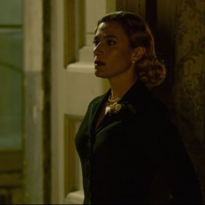 Anna Foglietta Instagram - Questi Fantasmi! 
Un film di Alessandro Gassman ❤️ tratto dal capolavoro di Eduardo de Filippo andrà in onda su Rai 1 in prima serata il 30 Dicembre 
Un testo del 1945 che compie 80 anni e che a dispetto del tempo non invecchia ma che anzi continua a far vibrare ogni corda dell’animo umano. 

Un grazie infinite a tutto il cast, meraviglioso cast…in Massimiliano Gallo e Alessio Lapice, coi quali ho interagito per la maggior parte, ho trovato due compagni di lavoro meravigliosi. Costruttivi, precisi, preparati, generosi…grazie ❤️
Applaudo Maurizio Casagrande , Gea Martire, Viviana Cangiano, Tony Laudadio.. siete speciali ❤️

Un grazie infinito a tutta la troupe per la concentrazione e la devozione. Siete sempre la parte nascosta ma più preziosa della costruzione del lavoro.

Un grazie alla produzione e in particolare agli amici di Napoli.. con voi tutto diventa teatro 

Un grazie alla Rai che investe nella conservazione del nostro infinito patrimonio culturale.. reinventandolo

Ma il grazie più grande va a Eduardo e alla sua capacità inarrivabile di scrivere per ognuno di noi e ad Alessandro che ogni volta che mi dirige riesce a far emergere qualcosa di inaspettato. Con lui mi sento sempre protetta. Grazie 
.
.
.
#questifantasmi
@rai1official 
@raiplay_official 
@picomedia.official 
@alessandro_gassmann_official 
@massimilianogallo_ 
@alessiolapice 
@vivianacangiano 
@maurizio_casagrande 
@tony.laudadio 
@antonello_emidi 
@martina_cossu_mua 
@mari_sansone_hair_dep 
@procaccinifabrizio 
@cirodisarno3778