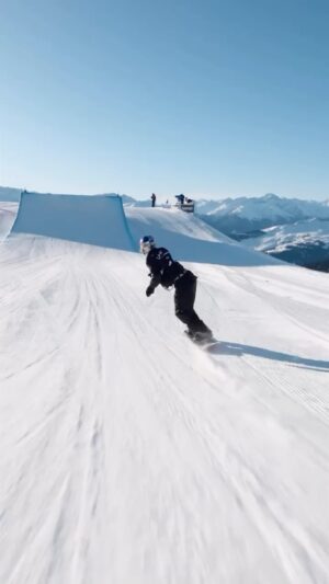 Anna Gasser Instagram - Cruising a practice run through the Laax Open course. 💅So excited to be back at one of my favorite courses and to be dropping into the finals on Saturday-  live on @redbull tv
Thanks for the follow @marinho_ramon_meyer