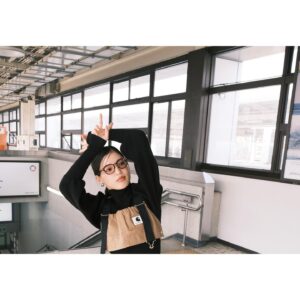 Anna Ishii Instagram - 🚄✌︎

寒くなってきたので、お身体に気をつけて過ごしてくださいね。

本日よりAmazonPrimeドラマ「推しの子」が配信となります‼︎ぜひ‼︎