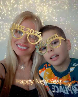 Anna Kulinova Instagram - WISHING EVERYONE THE HAPPIEST 2️⃣0️⃣2️⃣5️⃣
LET'S BE THE BEST YEAR EVER❣️💋
#happynewyear #2025 #bestyearever #happy #healthy #wealthy #lucky #love #laugh #joy #success #miracles #peace #unforgettablemoments #adventures #mynephew #lovemynephew #instagood