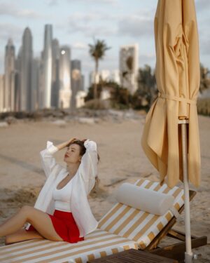Anna Tsukanova-Kott Instagram - Дубай - мои топ 5! 🔽

Где жить? 

📍Delano (роскошно) 
📍Jumeirah (любой из отелей)
📍Beachfront apartments
📍One and only (на пальме) 
📍Ritz Carlton (Marina)

Где есть? 

📍Sakhalin Dubai (идеальная веранда) 
📍Din Tai Fung (очень вкусная Азия)
📍TakaHisa (лакшери Япония) 
📍The MAINE Oyster Bar (морепродукты)
📍Tamoka (идеальный закат на берегу) 

Что посмотреть? 

📍SeaWorld (Абу-Даби) 
📍Warner Brothers park (Абу-Даби)
📍Лувр (Абу-Даби) 
📍Green Planet (Дубай) 
📍Колесо обозрения (Дубай)

PH @nataliamaksimovala 📸

#дубай #топ5 #турист #аннацукановакотт #dubai #ешьискусство #пляж #отпуск #отель #туризм