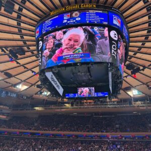Anne Burrell Instagram - Soooooooo HIIIIIIIIIIIII everyone and Happy New Year!!! It’s been a minute since I have posted but I’m back!! An absolutely TREMENDOUS night last night @thegarden cheering on MY @nyrangers for a win and hanging out in the Delta Lounge and serving my Steak Pizzaiola Hero !! It was YUMMY!!! Getting to go on the ice was a HUUUUUGE highlight too!!! Oh what a night!!!! #theclaxtons #ilovewhatido #luckygirl