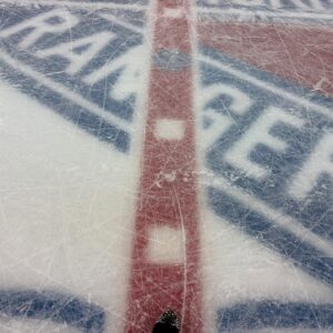 Anne Burrell Instagram - Soooooooo HIIIIIIIIIIIII everyone and Happy New Year!!! It’s been a minute since I have posted but I’m back!! An absolutely TREMENDOUS night last night @thegarden cheering on MY @nyrangers for a win and hanging out in the Delta Lounge and serving my Steak Pizzaiola Hero !! It was YUMMY!!! Getting to go on the ice was a HUUUUUGE highlight too!!! Oh what a night!!!! #theclaxtons #ilovewhatido #luckygirl