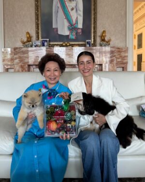 Anne Thongprasom Instagram - วันรวมมิตร ช่วงเทศกาล🎁🎄😊

#ลงไม่ครบรูปไม่มี😅