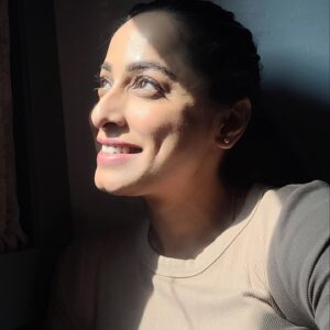 Ansha Sayed Instagram - When Sun becomes your primary source of happiness..
The soul significator..Atma karaka.
Not many know Sun helps us understand our journey in this life, lessons we need to learn, core motivations, soul's desire, our ego, self esteem, confidence. It also is Vit D, stronger bones, father figures, creativity and a lot more.