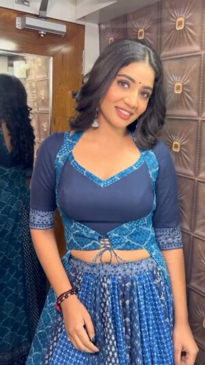 Anshita Akbarsha Instagram - “Life isn’t about finding yourself. Life is about creating yourself.”🤍✨
Makeup @iniyamakeover 

OUTFIT BY @suresh.menon 

#biggboss #biggbosstamil #biggboss8 #anshitha #bepositive #behappy #beloved #smile