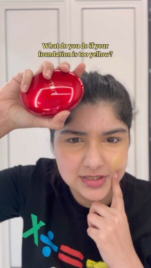 Anshula Kapoor Instagram - School mein art class mein colour wheel seekha tha, aaj pehli bar life mein use kiya hai! 😂

Bought the viral @tirtir_global foundation only to realize that even the neutral is too warm & yellow on me! 

How to fix makeup that’s too yellow? Mix it with purple and see the magic happen! 

How does the colour wheel work? Simple - in the colour wheel, when you mix the 2 colours that are opposite each other, it neutralizes/ corrects unwanted tones. 

Products used:
@officialswissbeauty “on the move” 6 colour concealer palette 
@tirtir_global red cushion foundation in 27N 
@sigmabeauty F70 concealer brush

Have you used the colour wheel before to “fix” makeup?