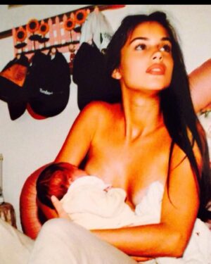 Antonella Mosetti Instagram - HAPPY BIRTHDAY ONLY MY LOVE @asianuccetelli.real 
Vola amore , vola alto . 
Meriti tutto l’amore di questo mondo . 
Sei il mio sogno nel cassetto da quando sono piccola e ….. ci sono riuscita ! TU ❤️❤️‍🔥 vivo per te , vivo per la tua libertà , vivo per il tuo sorriso e vivo per i tuoi respiri ! 
Sei il mio buongiorno assoluto , più voluto . 
TI AMO 
non sarò una mamma “normale “ ma ti amo di più di qualsiasi mamma al mondo 🖇️🔗☀️❤️‍🔥 
Sentiti sempre una DONNA LIBERA E FELICE DELLE TUE  SCELTE ANCHE SE PESERANNO , MA LE GRANDI DONNE DANNO DA FARE ! 🐶🦄 🏡 ♥️❤️‍🔥👩‍❤️‍👩
BUON COMPLEANNO ALL’UNICO CUORE CHE HA BATTUTO DENTRO AL MIO ALL’INFINITO …. 🌍 ❤️‍🔥
@alexnucce