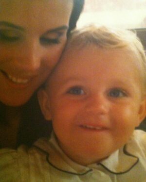Antonella Mosetti Instagram - HAPPY BIRTHDAY ONLY MY LOVE @asianuccetelli.real 
Vola amore , vola alto . 
Meriti tutto l’amore di questo mondo . 
Sei il mio sogno nel cassetto da quando sono piccola e ….. ci sono riuscita ! TU ❤️❤️‍🔥 vivo per te , vivo per la tua libertà , vivo per il tuo sorriso e vivo per i tuoi respiri ! 
Sei il mio buongiorno assoluto , più voluto . 
TI AMO 
non sarò una mamma “normale “ ma ti amo di più di qualsiasi mamma al mondo 🖇️🔗☀️❤️‍🔥 
Sentiti sempre una DONNA LIBERA E FELICE DELLE TUE  SCELTE ANCHE SE PESERANNO , MA LE GRANDI DONNE DANNO DA FARE ! 🐶🦄 🏡 ♥️❤️‍🔥👩‍❤️‍👩
BUON COMPLEANNO ALL’UNICO CUORE CHE HA BATTUTO DENTRO AL MIO ALL’INFINITO …. 🌍 ❤️‍🔥
@alexnucce