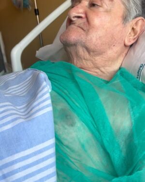 Antonella Mosetti Instagram - Sei la prima voce che ho ascoltato , sei il primo uomo che ho guardato e sei e sarai per sempre , l’AMORE VERO DELLA MIA VITA . 
Nessuno mai mi amerà come fai tu ❤️‍🔥♥️🙏🏻 
Pappoooo mioooo