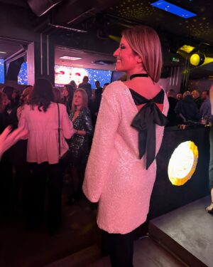 Antonija Blaće Instagram - Sinoć! @rtl_hr božićni party. Toliko slika imam, ne stanu sve, selim ostatak na story. ❤️ 

#dress @boutique_wiya 
#hair @hairsalonbyroman 
#makeup @jlstylebeauty