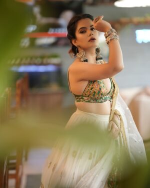 Anupama Agnihotri Instagram - Style is a way to say who you are without having to speak.

📸 @portraitbyabhinesh 
Outfit by @baaksha 
Potli bag and earings by @accessoriesbybaaksha 
mua @makeup_hair_by_uma 
location @flavouredfuel 

#look #looks #hairstylist #hair #makeup #indianwear #outfit #styleblogger #teamlfg #page #insta #instamood #baklessblouse #outfit #anupmaagnihotri