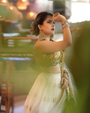 Anupama Agnihotri Instagram - Style is a way to say who you are without having to speak.

📸 @portraitbyabhinesh 
Outfit by @baaksha 
Potli bag and earings by @accessoriesbybaaksha 
mua @makeup_hair_by_uma 
location @flavouredfuel 

#look #looks #hairstylist #hair #makeup #indianwear #outfit #styleblogger #teamlfg #page #insta #instamood #baklessblouse #outfit #anupmaagnihotri