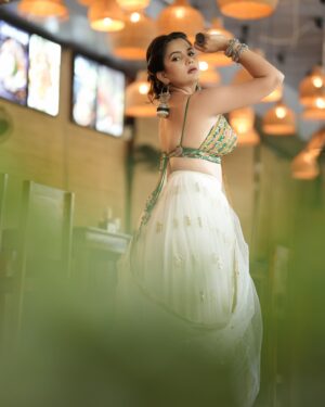 Anupama Agnihotri Instagram - Style is a way to say who you are without having to speak.

📸 @portraitbyabhinesh 
Outfit by @baaksha 
Potli bag and earings by @accessoriesbybaaksha 
mua @makeup_hair_by_uma 
location @flavouredfuel 

#look #looks #hairstylist #hair #makeup #indianwear #outfit #styleblogger #teamlfg #page #insta #instamood #baklessblouse #outfit #anupmaagnihotri