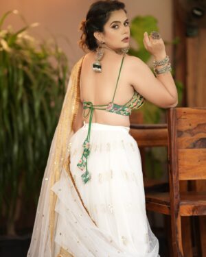 Anupama Agnihotri Instagram - Style is a way to say who you are without having to speak.

📸 @portraitbyabhinesh 
Outfit by @baaksha 
Potli bag and earings by @accessoriesbybaaksha 
mua @makeup_hair_by_uma 
location @flavouredfuel 

#look #looks #hairstylist #hair #makeup #indianwear #outfit #styleblogger #teamlfg #page #insta #instamood #baklessblouse #outfit #anupmaagnihotri