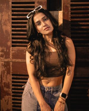 Anushka Kaushik Instagram - Hanji kiddaaaa??? 
.
.
📸: @aayush.mov 
.
[girl, fun girl, fypp , photoshoot, streets ]
