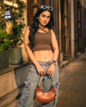 Anushka Kaushik Instagram - Hanji kiddaaaa??? 
.
.
📸: @aayush.mov 
.
[girl, fun girl, fypp , photoshoot, streets ]