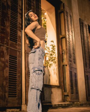 Anushka Kaushik Instagram - Hanji kiddaaaa??? 
.
.
📸: @aayush.mov 
.
[girl, fun girl, fypp , photoshoot, streets ]