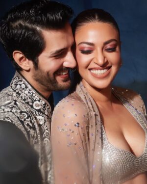 Anushka Ranjan Instagram - This Diwali be a Pathaka 🧨 💣 
Happy Diwali from us to everyone🤗🤗♥️♥️🪔🪔