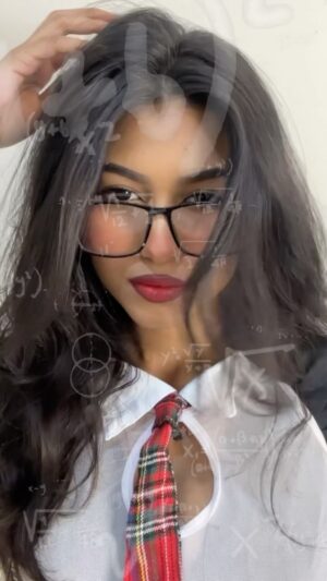 Anushka Singh Instagram - be my pardesiya 😼❤️
.
IB: @glamxxaleen 🫶🏽
.
#explorereels #trending #transition