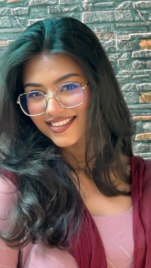 Anushka Singh Instagram - Usko mujh mein rabb kab dikhega? 😔
.
(transition, transition videos, reels, daily post, rab ne bana di jodi, bollywood, trending)