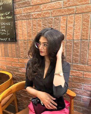 Anushka Singh Instagram - Me n Food ✨
#explore #picture #food #pizza 
@sinonnas 🎀