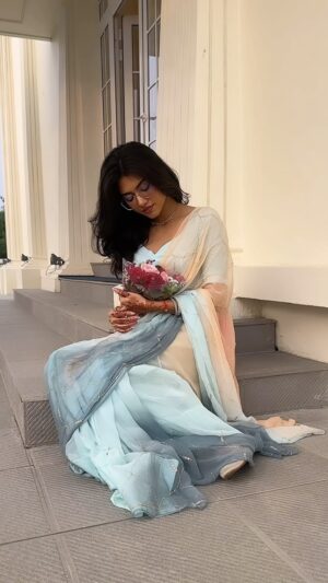 Anushka Singh Instagram - शीश महल ना मुझको सुहाए 🎀🤥
#explorereels #trending #transition