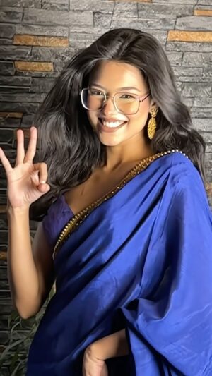 Anushka Singh Instagram - the lyrics 🫠
#explorereels #trending #transition 
(saree, trending, bollywood songs, hindi music, indian wear, india)