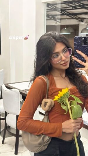 Anushka Singh Instagram - Had to hop on this trend💍
.
#explorereels #trending #wifey #sniper