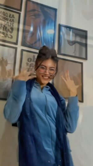 Anushka Singh Instagram - this trend is a vibe 🫠 
edited by @sideditz.yt 😼
#explorereels #dancereels #trending