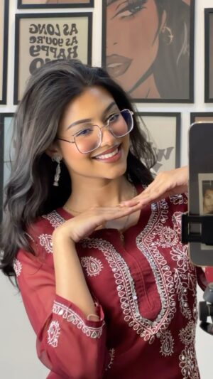 Anushka Singh Instagram - Naina 🤓
#explorereels #transition #trending