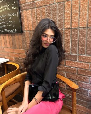 Anushka Singh Instagram - Me n Food ✨
#explore #picture #food #pizza 
@sinonnas 🎀