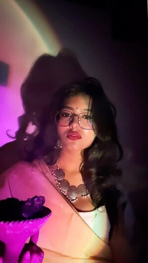 Anushka Singh Instagram - soya tha nas nas mein ab ye jagg gaya🥰
#explorereels #transition