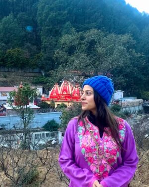 Aparna Dixit Instagram - This entire year since the beginning I kept manifesting to visit Kainchi Dham. I kept saving reels, watching youtube videos. 
And it happened in the most magical way.
No plans, no itinerary. 

Thankyou for everything God.
🙏🏻❤️