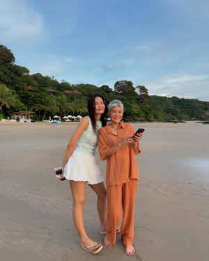 Apinya Sakuljaroensuk Instagram - สุขสันต์วันเกิดนะคะ น้ำตาล 🤍🤍 @namtanlitaa 
สุขสดใสมีแต่รอยยิ้มทุกวันเลยยย