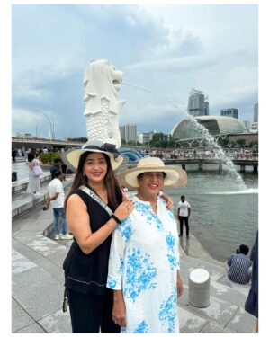 Apurva Nemlekar Instagram - .
All I want is mommy and vacations ❤️ making memories around the world 🌍 
.
#apurvanemlekar #singapore #meandmom #singaporediaries #merlionpark #vacaymode #vacationmode #vacation #traveller #musafir