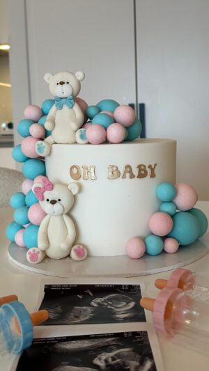 Arabella Chi Instagram - It's a ...... 

We cannot wait to meet our little princess 🩷🍼👼🏼