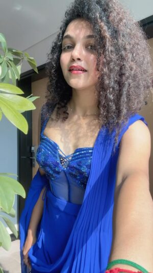 Archana Kumar Instagram - Late to the trend🤭But yeah still in love with this song😍♥️
.
.
.
Wearing @yaradesigners i totally loved this outfit🥹♥️
Thanks darling @yaradesigners for the timely help♥️♥️
#archu #archusreels #archana #archanakumaar #chuttamalle #chuttamallesong #recentfav #reelsinstagram #reelitfeelit