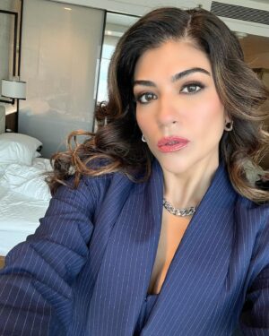 Archana Vijaya Instagram - What Monday blues ?!!!! 😁😁😁 

At work and feeling sharp… and a lil sexy ! 😜😁💋
Damn ! It’s birthday week !!! I nearly forgot ! 🤣

Outfit - @qua.clothing 
Makeup - @makeupbygunikatalwar2.0 
Hair - @hairbynadim01