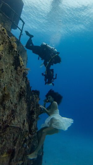 Ariadna Hafez Navarro Instagram - Respondiendo a las 3 preguntas que más me han hecho sobre mi nuevo cortometraje “The Deepest Dance”
1. ¿No es peligroso hacer buceo con botella y apnea al mismo tiempo?
2. ¿Llevas pesos?
3. ¿Cuanto tiempo llevó crear toda la película?

¿Tienes mas preguntas? Déjalas en los comentarios!
